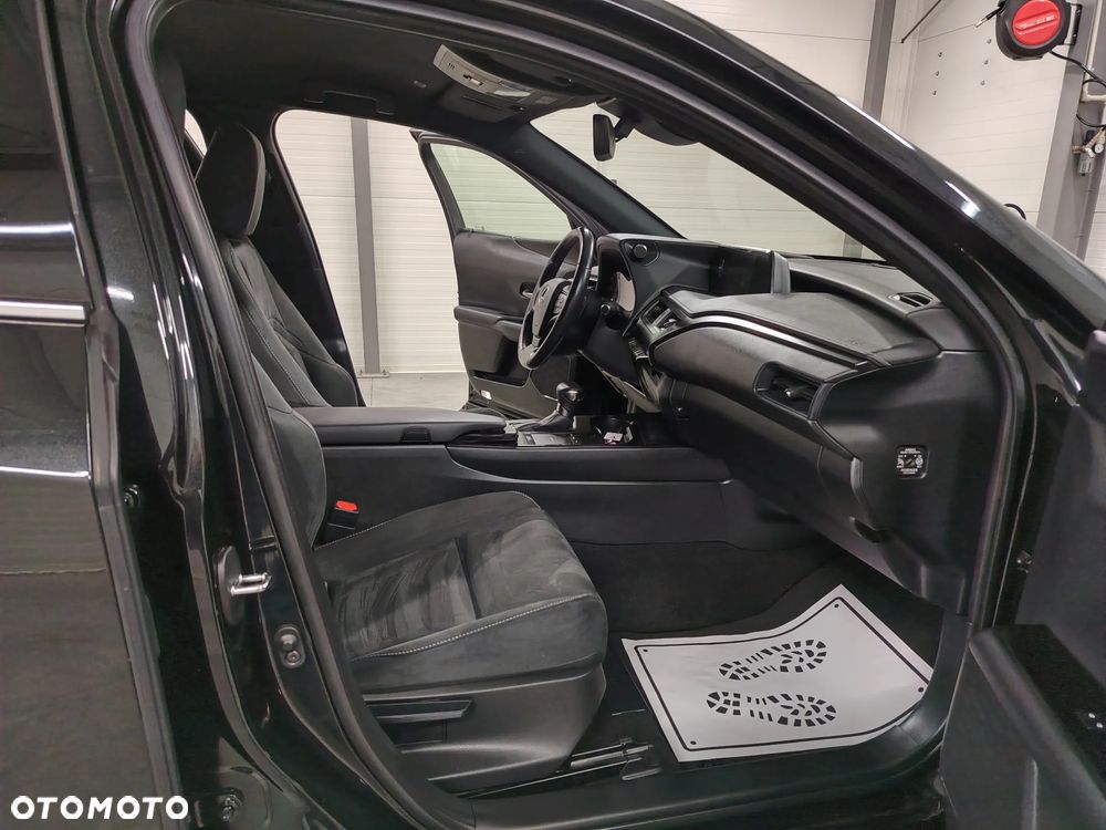 Lexus UX 250h Elegance 2WD - 28