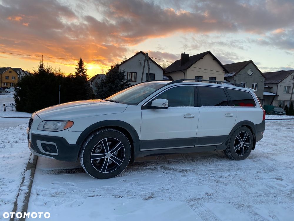 Volvo XC 70 D5 AWD Momentum - 1