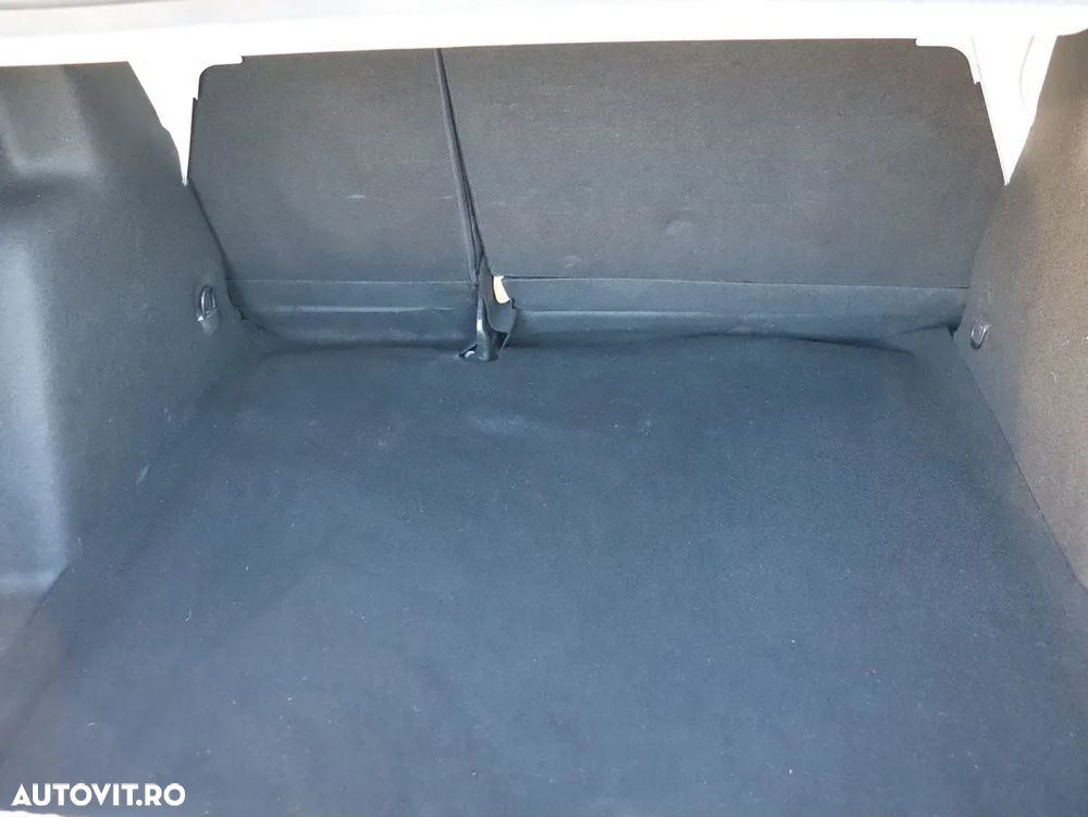 Dacia Logan TCe 90 Essential - 16