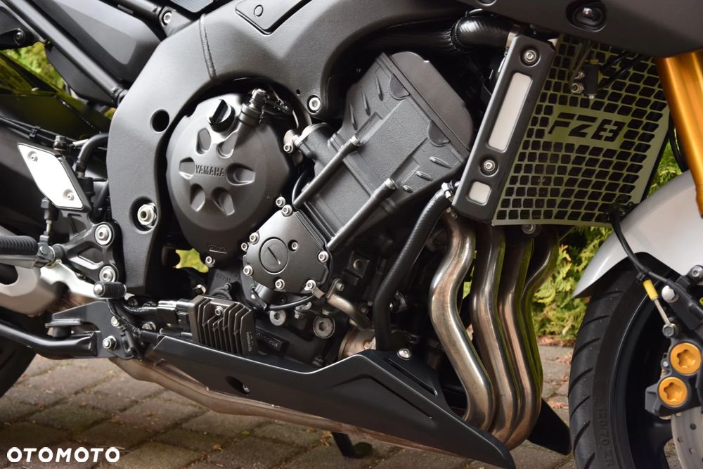 Yamaha FZ8 - 7