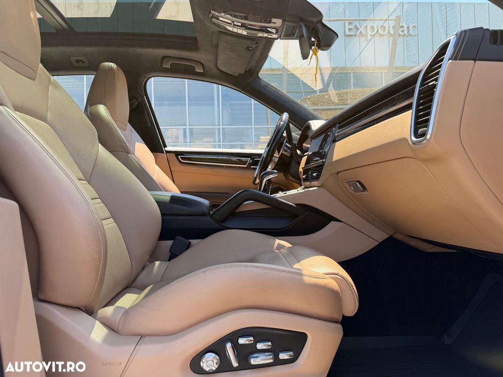 Porsche Cayenne - 16