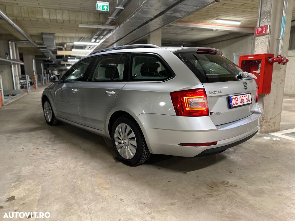 Skoda Octavia 1.6 TDI DSG Ambition - 4