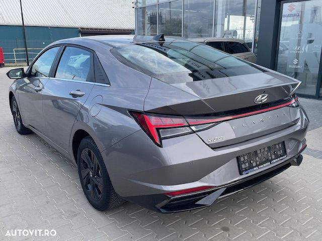 Hyundai Elantra 1.6 l 123 CP 6MT Highway - 11