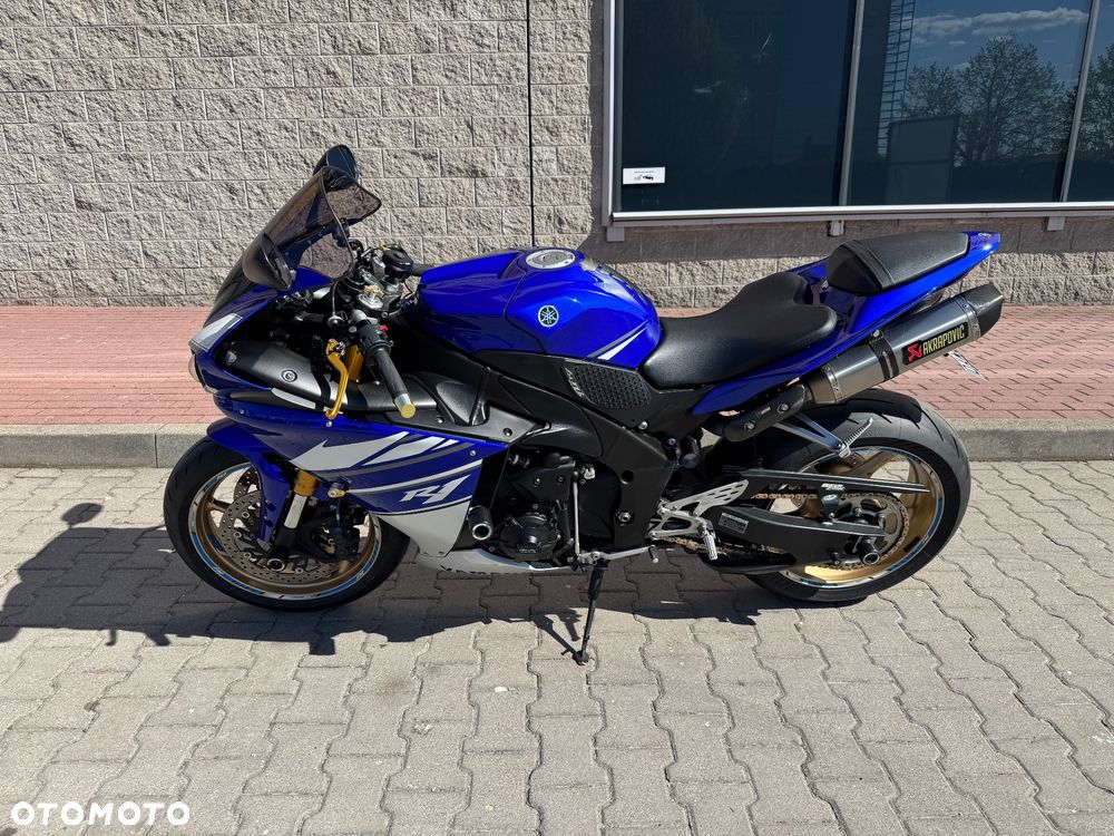 Yamaha R1 - 6