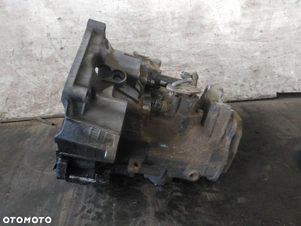 SKRZYNIA BIEGÓW TRANSPORTER T4 VW T4 1.9 TD DQM - 2