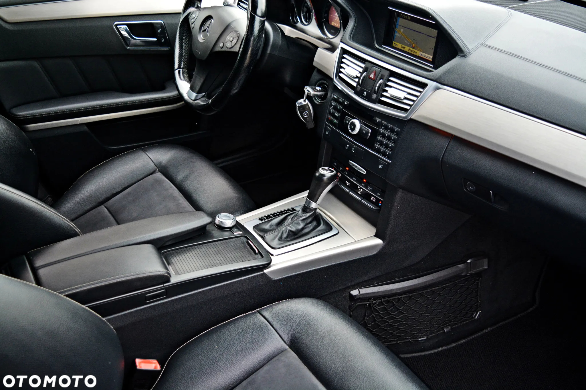 Mercedes-Benz Klasa E 250 T CDI DPF BlueEFFICIENCY 7G-TRONIC Avantgarde - 25