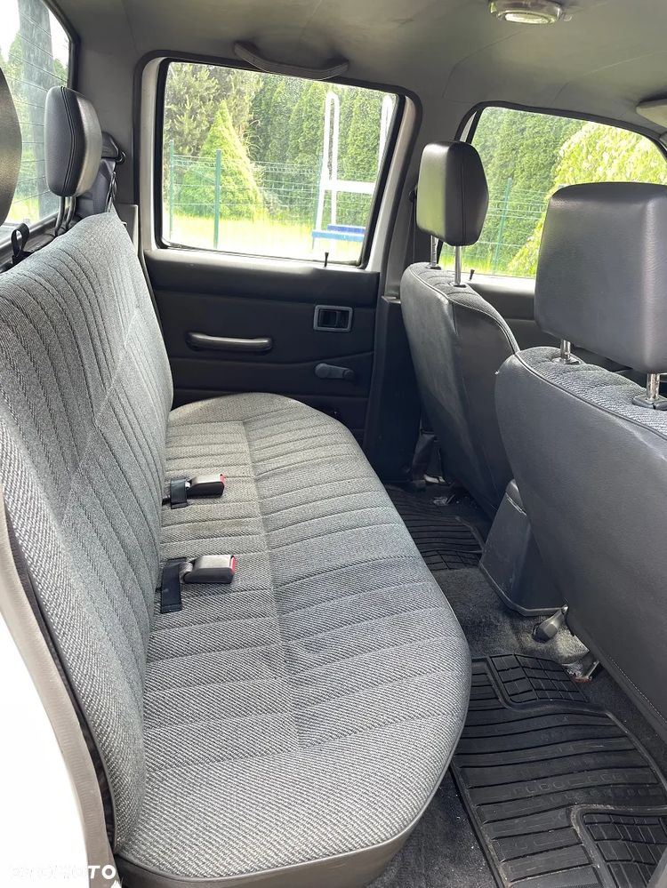 Nissan Pickup - 7