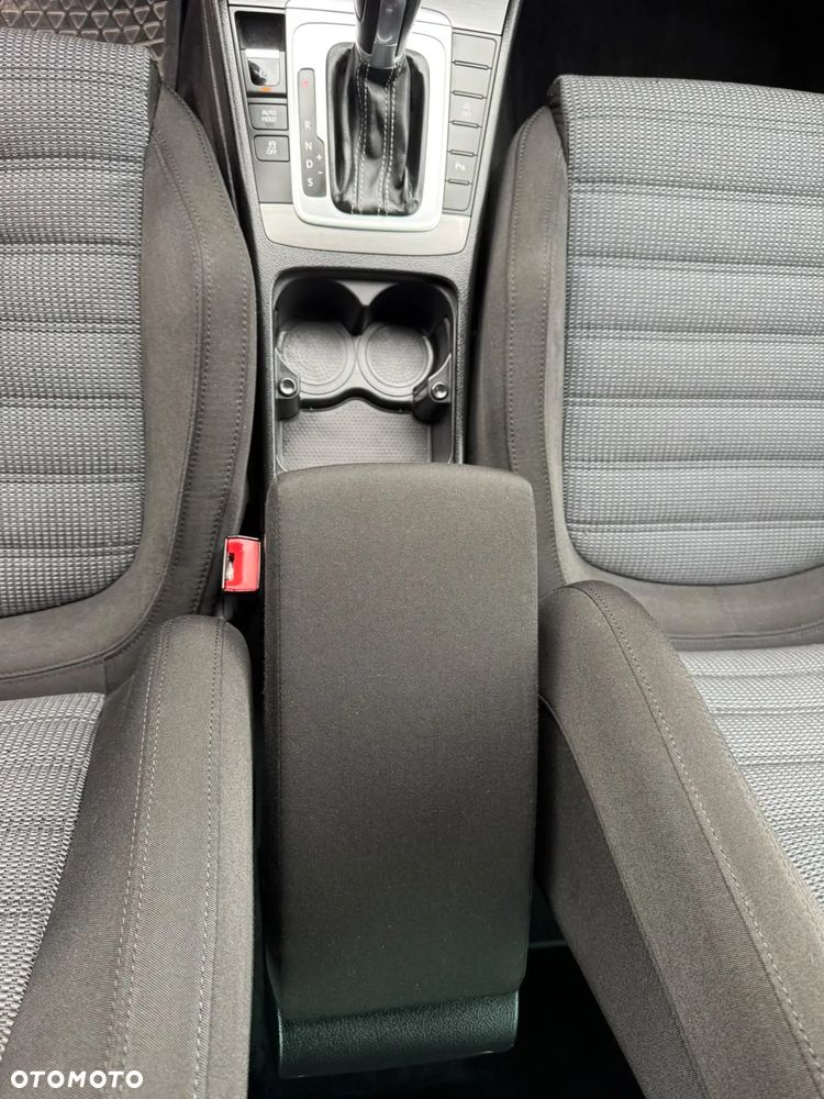 Volkswagen Passat 2.0 TDI Comfortline DSG - 17