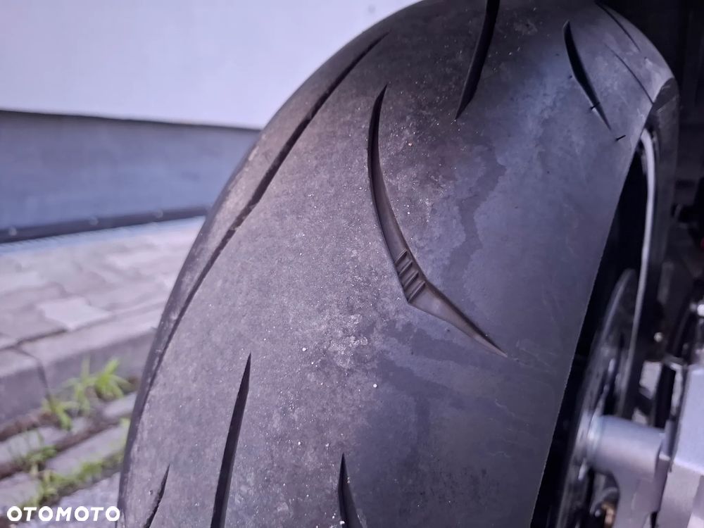 Suzuki GSX - 23
