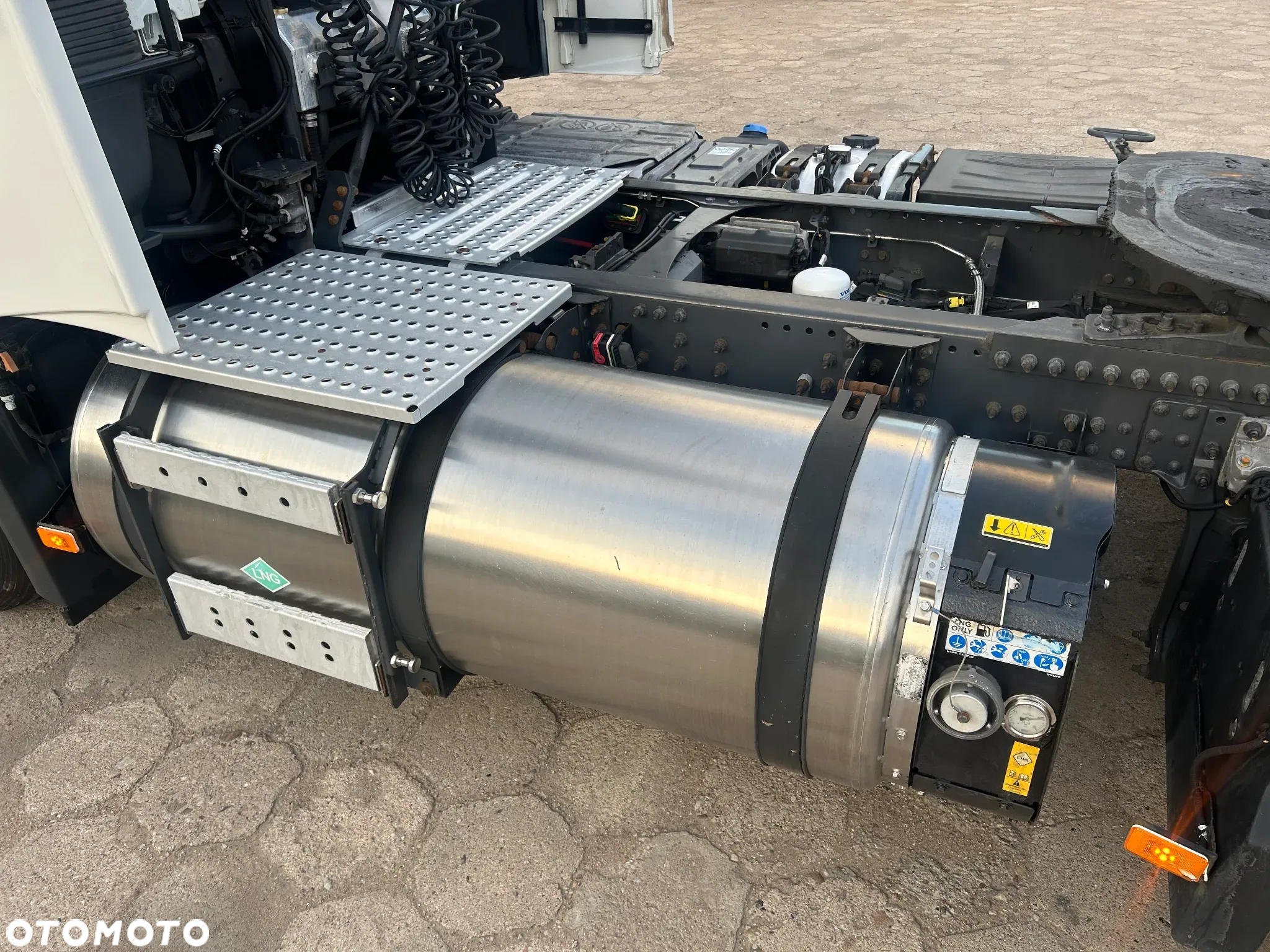 Volvo FH 460 GAZ LNG + DIESEL / PRZEBIEG TYLKO 557 767 KM / 2019 ROK !! - 8