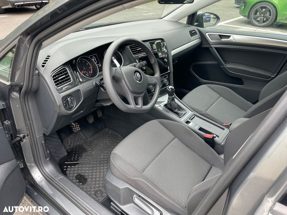 Volkswagen Golf - 11