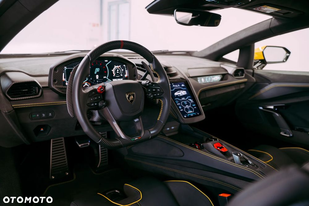 Lamborghini Revuelto - 18
