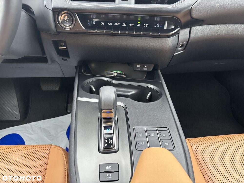 Lexus UX 300h Omotenashi - 13