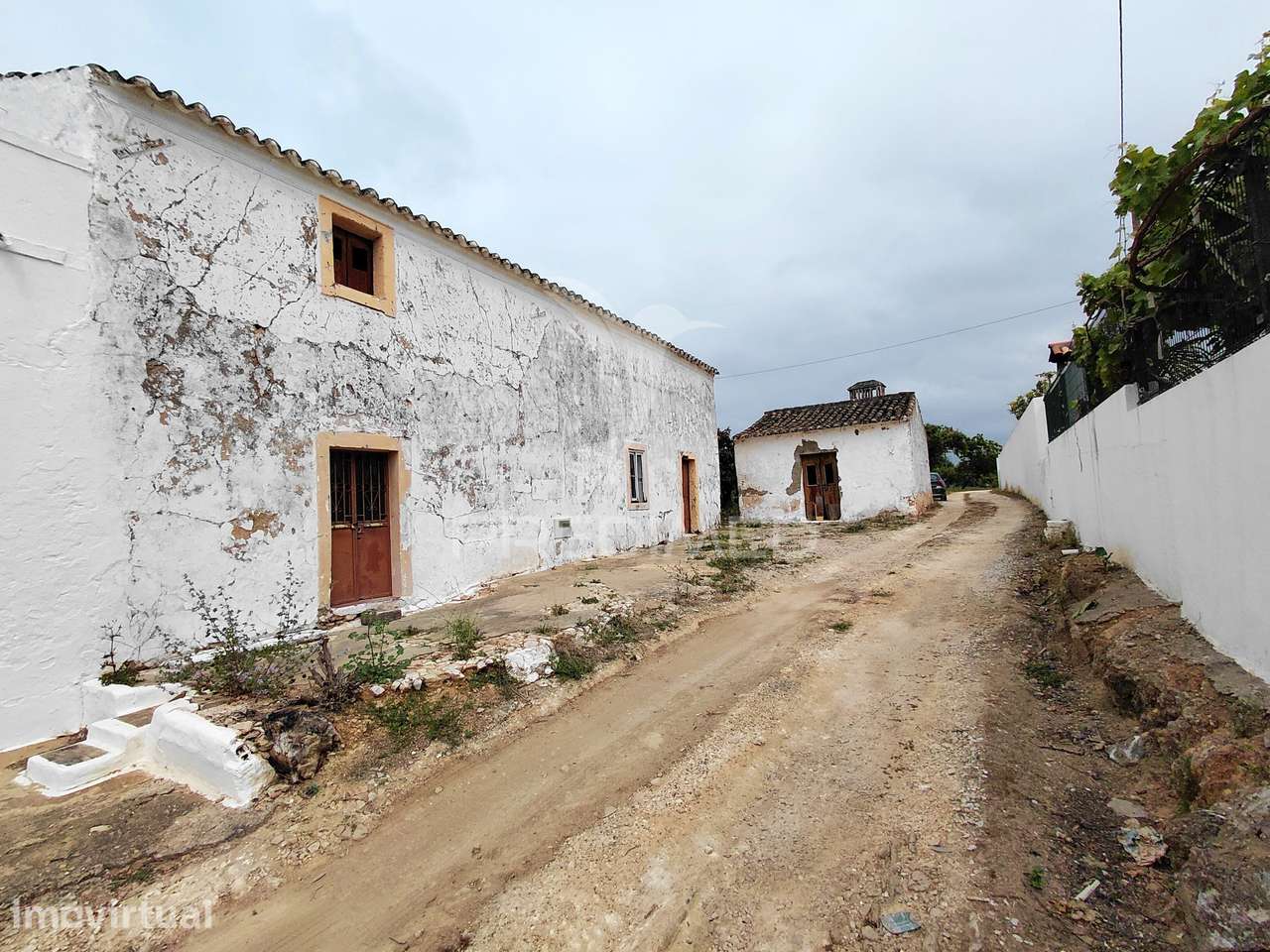 Moradia para Reconstrução com Terreno de 1.294 m² - Próximo de Olhã... - Grande imagem: 2/12