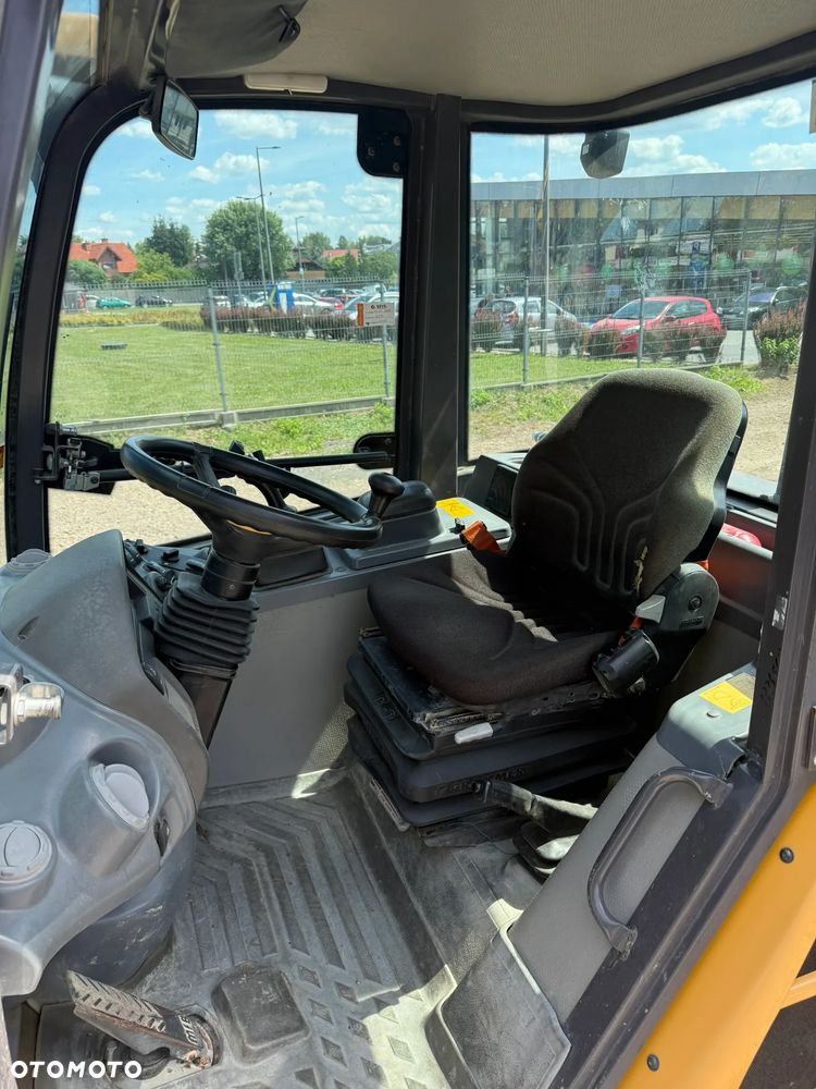 Volvo L 28 F - 13
