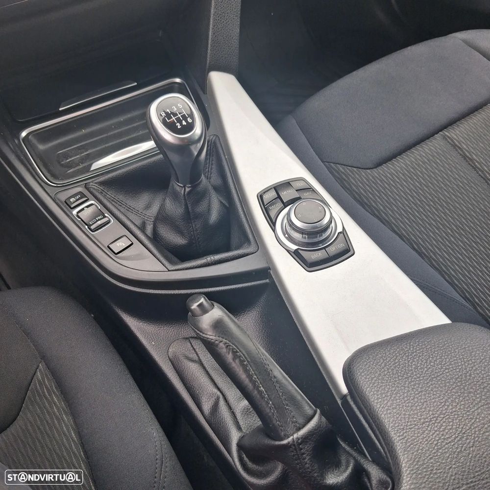 BMW 320 d Sport Line - 16