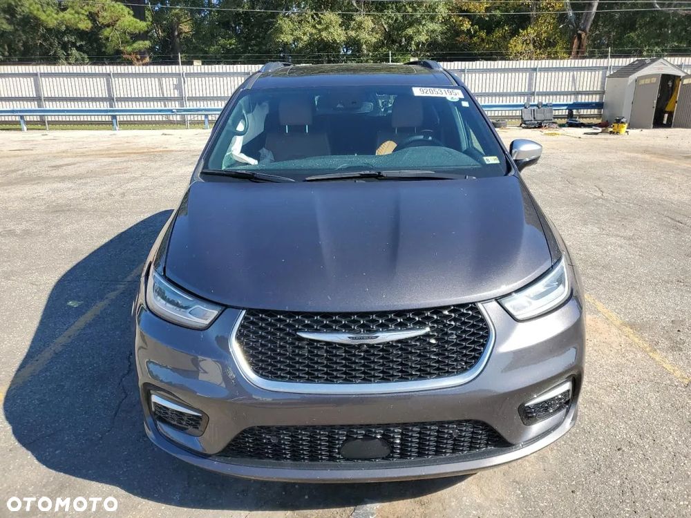 Chrysler Pacifica - 3