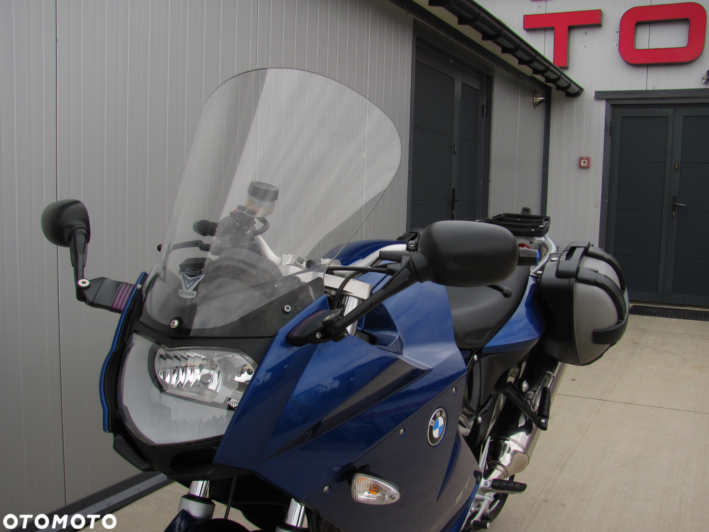 BMW F - 24