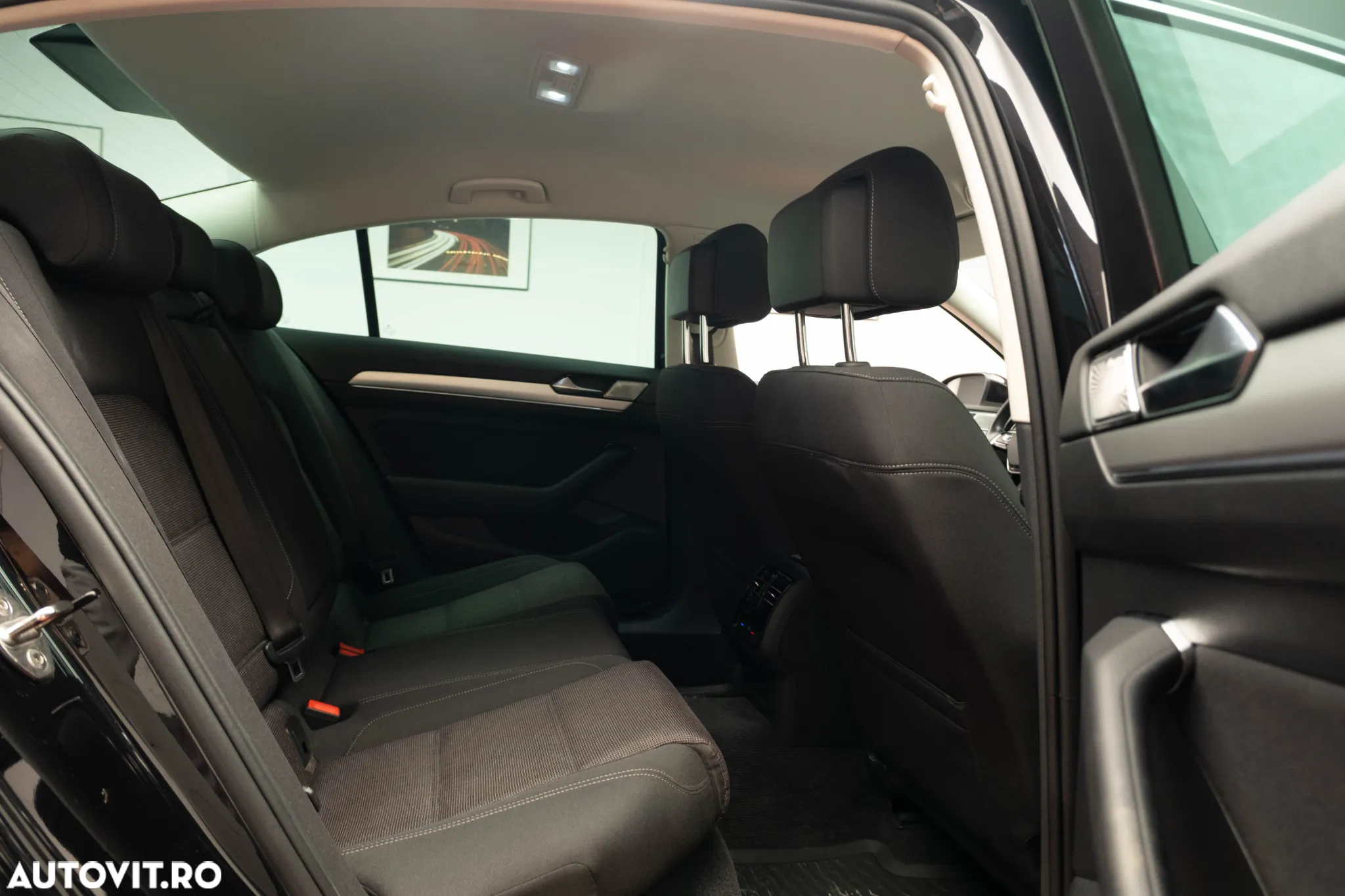 Volkswagen Passat 1.6 TDI DSG Trendline - 28