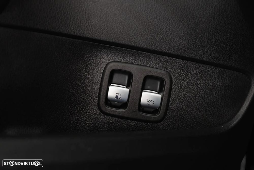 Mercedes-Benz C 300 e AMG Line - 31