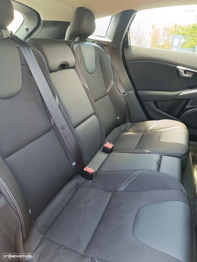 Volvo V40 D2 Momentum - 8