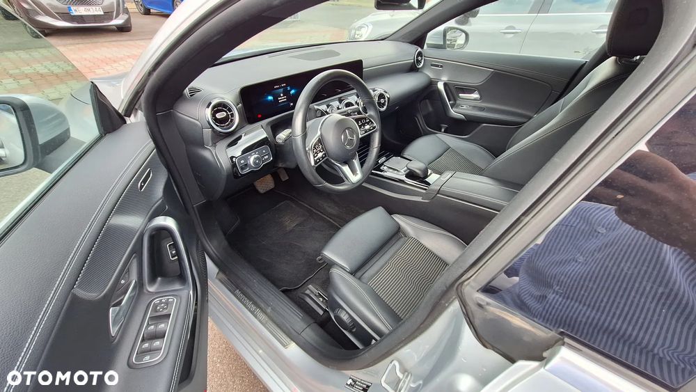 Mercedes-Benz CLA 200 7G-DCT - 8