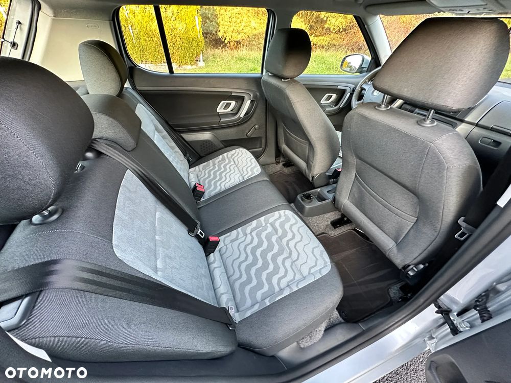 Skoda Fabia 1.2 HTP Ambiente - 24