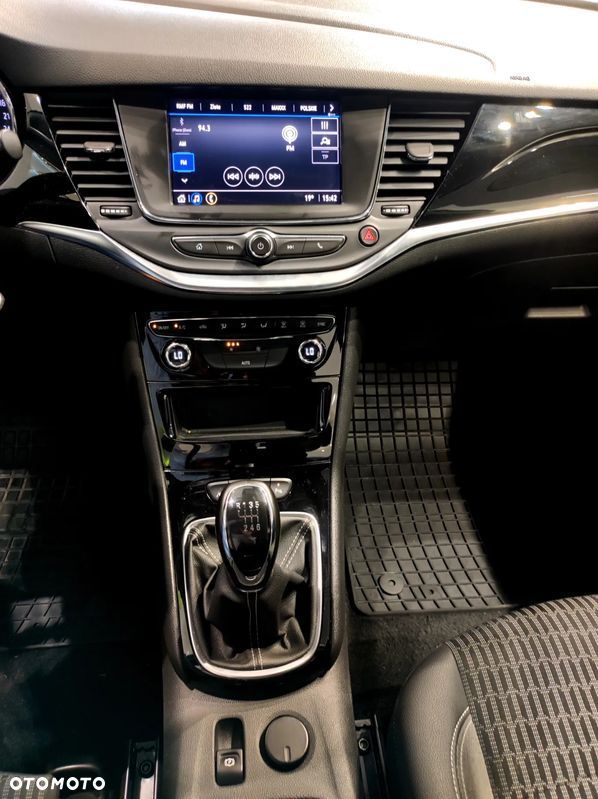 Opel Astra V 1.2 T Elegance S&S - 10
