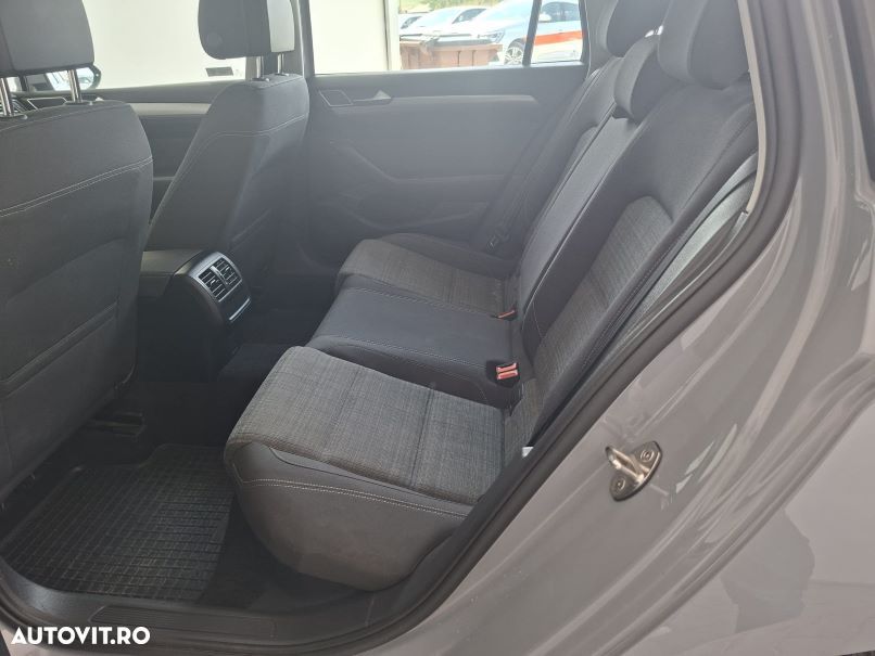 Volkswagen Passat 2.0 TDI DSG Comfortline - 9