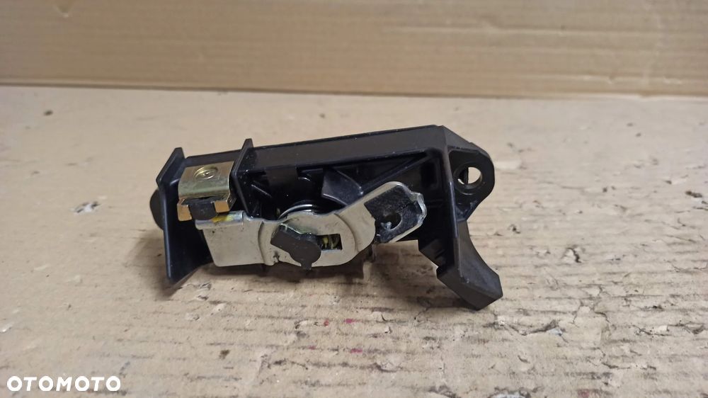 # KLAMKA KLAPY TYŁ TOYOTA COROLLA VERSO - 2