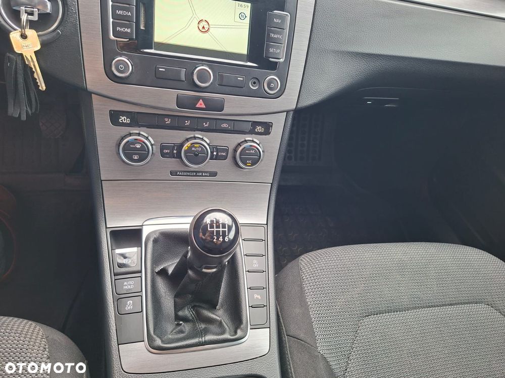 Volkswagen Passat 1.6 TDI BlueMotion Technology Highline - 18