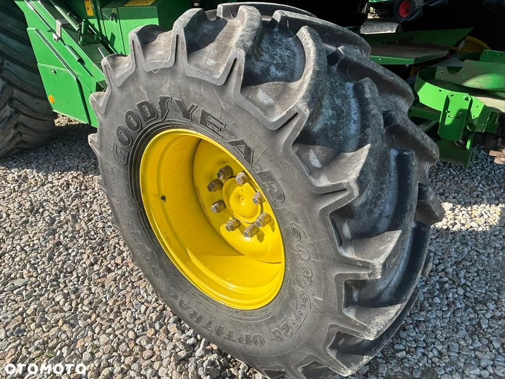 John Deere T660i - 11
