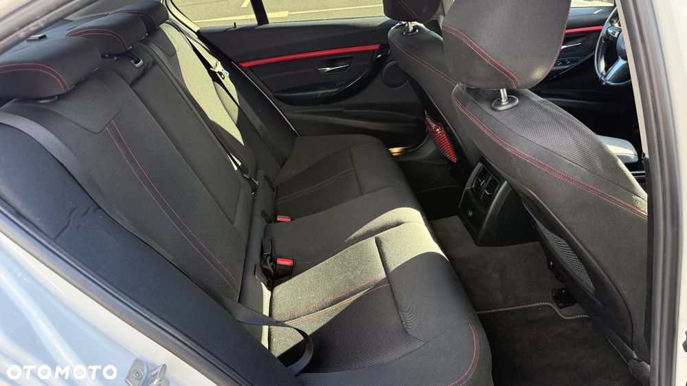 BMW Seria 3 318i Sport Line - 13