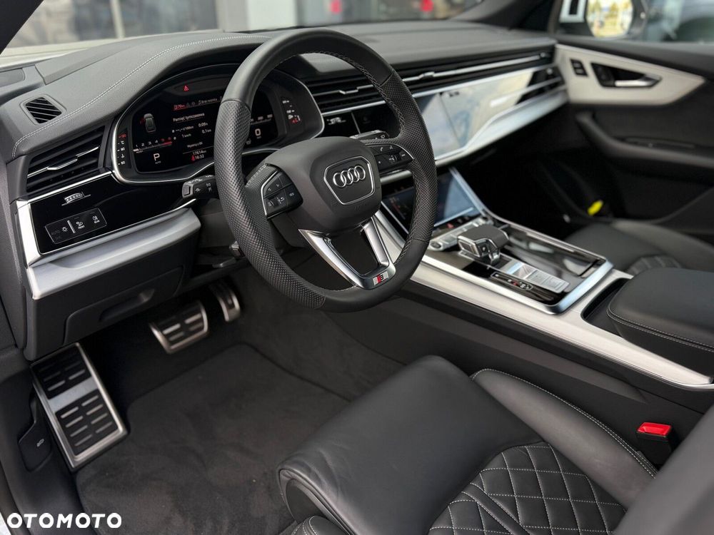 Audi Q8 - 10