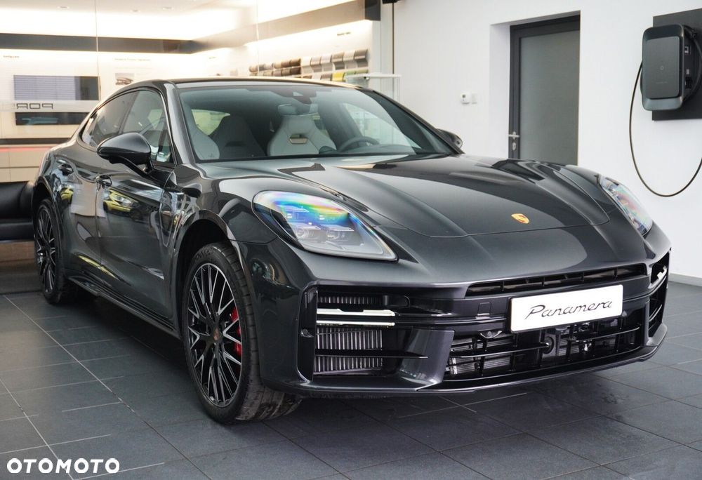 Porsche Panamera - 4