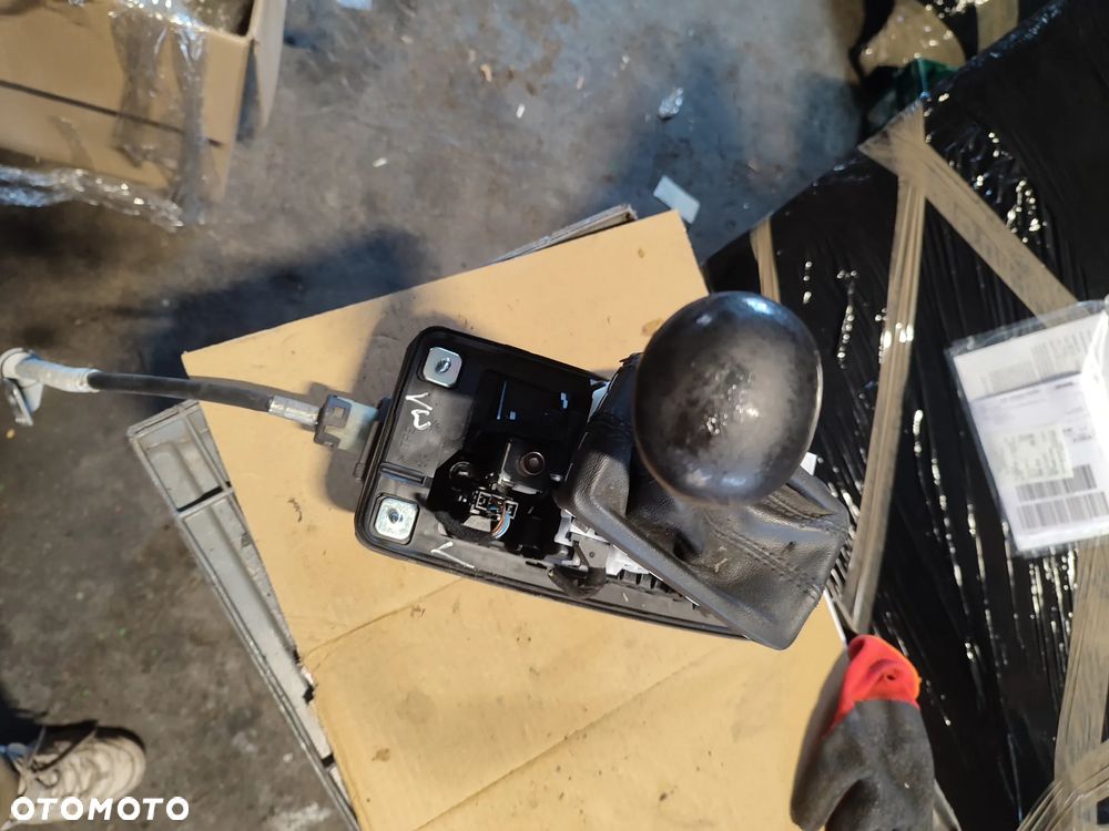 AUDI A6 C6 WYBIERAK BIEGÓW LEWAREK GAŁKA AUTOMAT 4F2713041AB - 1