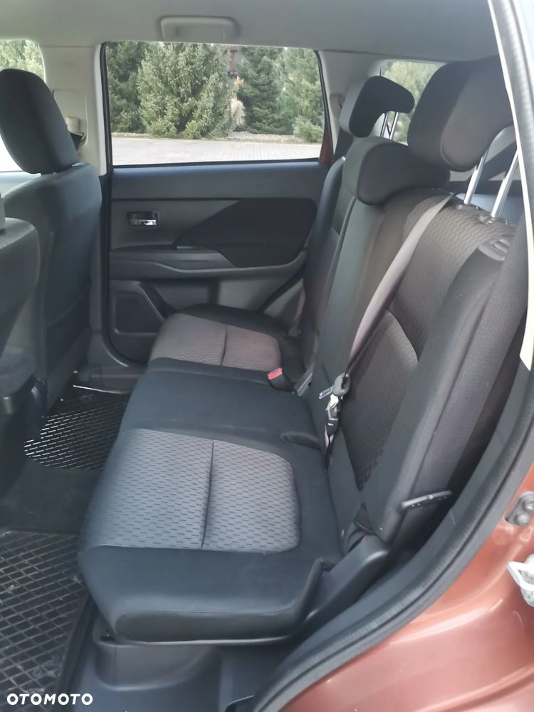 Mitsubishi Outlander 2.0 Intense 2WD - 17