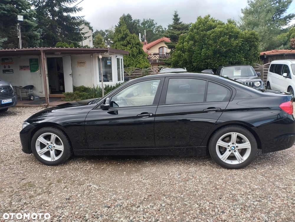 BMW Seria 3 320i - 25