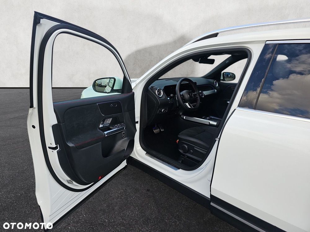 Mercedes-Benz GLB - 10