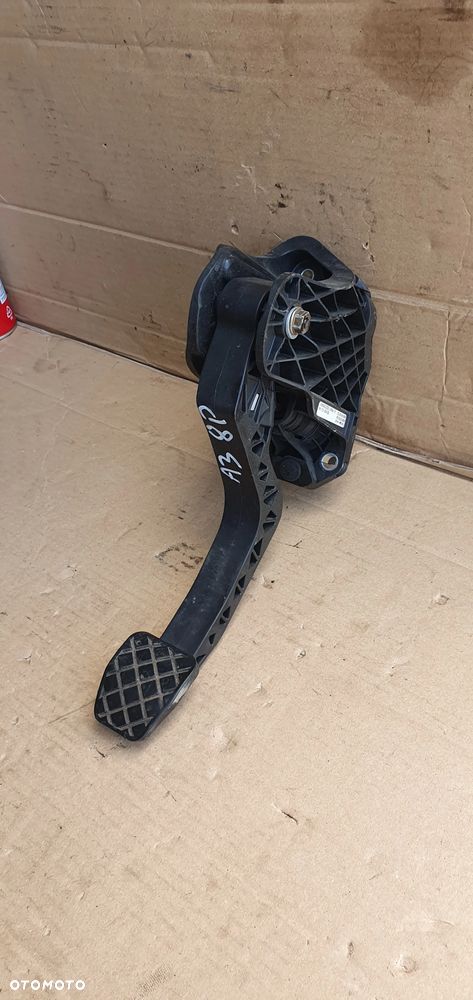 Pedał sprzęgła pompka Audi A3 8P 1K1721059BB - 2