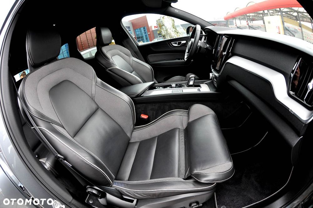 Volvo XC 60 B5 B R-Design - 30