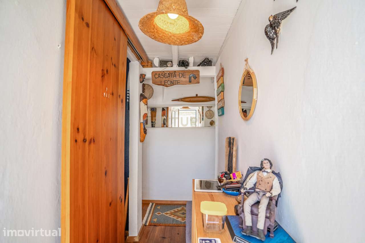 Moradia Rústica T2 renovada, localizada no Bairro Srª da Luz, na Vila - Grande imagem: 5/45