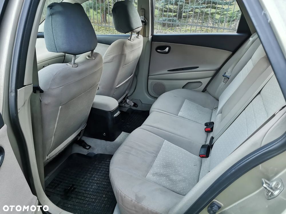 Nissan Primera 1.6 Visia - 8