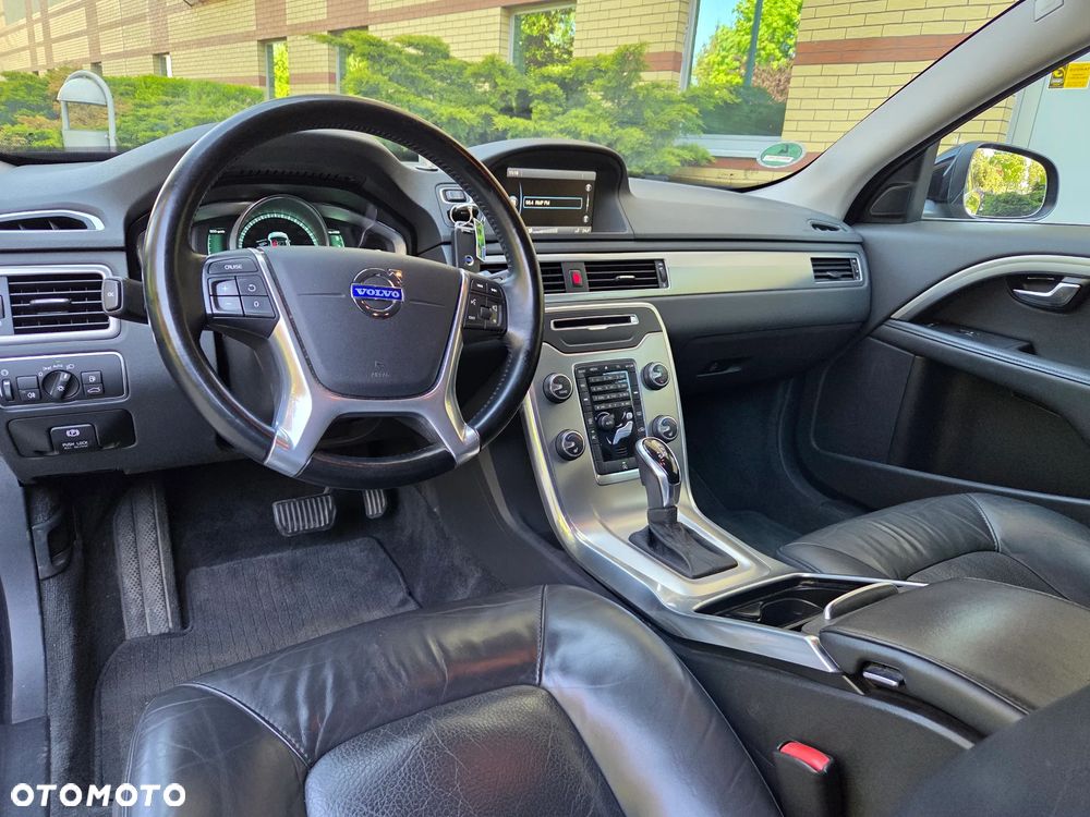 Volvo V70 D4 Geartronic Black Edition - 24