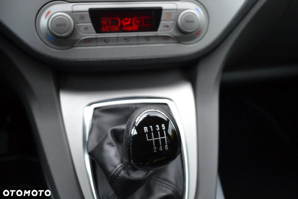 Ford Kuga - 36