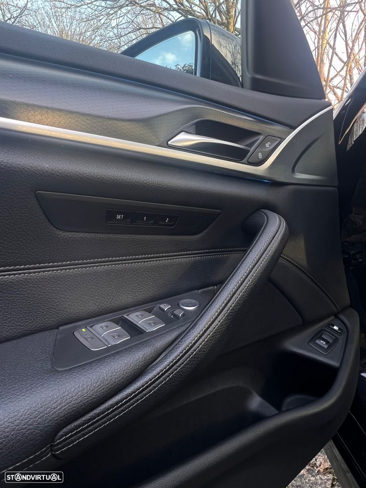 BMW 530 e Pack Desportivo M - 13