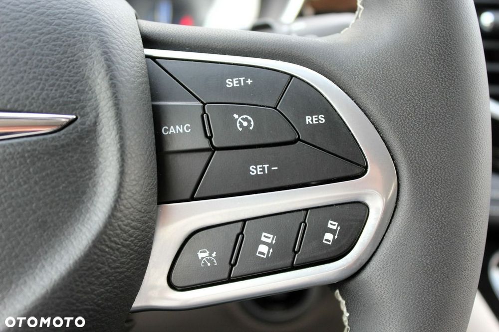 Chrysler Pacifica - 39