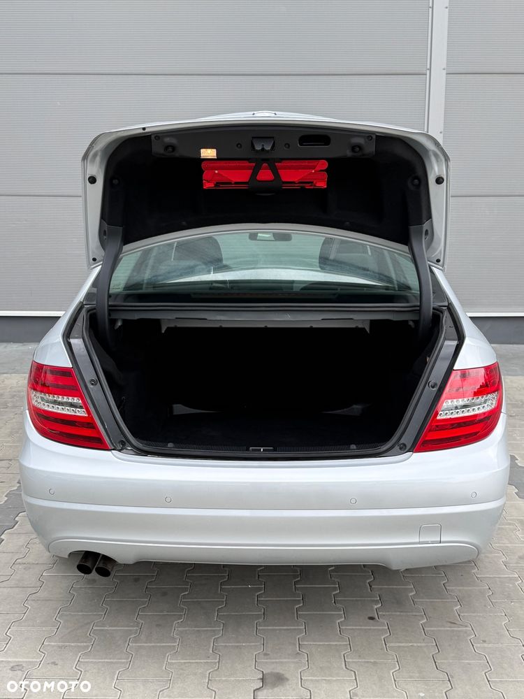 Mercedes-Benz Klasa C 180 CGI Automatik BlueEFFICIENCY Elegance - 17
