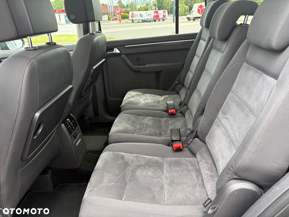 Volkswagen Touran 1.6 TDI DPF BlueMotion Technology Highline - 25