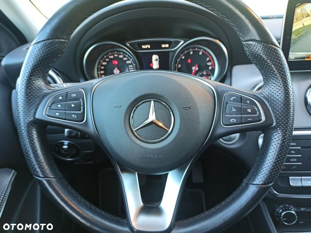 Mercedes-Benz GLA - 12